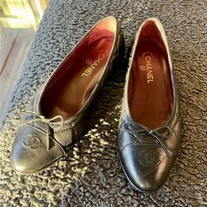 Chanel black flats US 10.5 FR 42